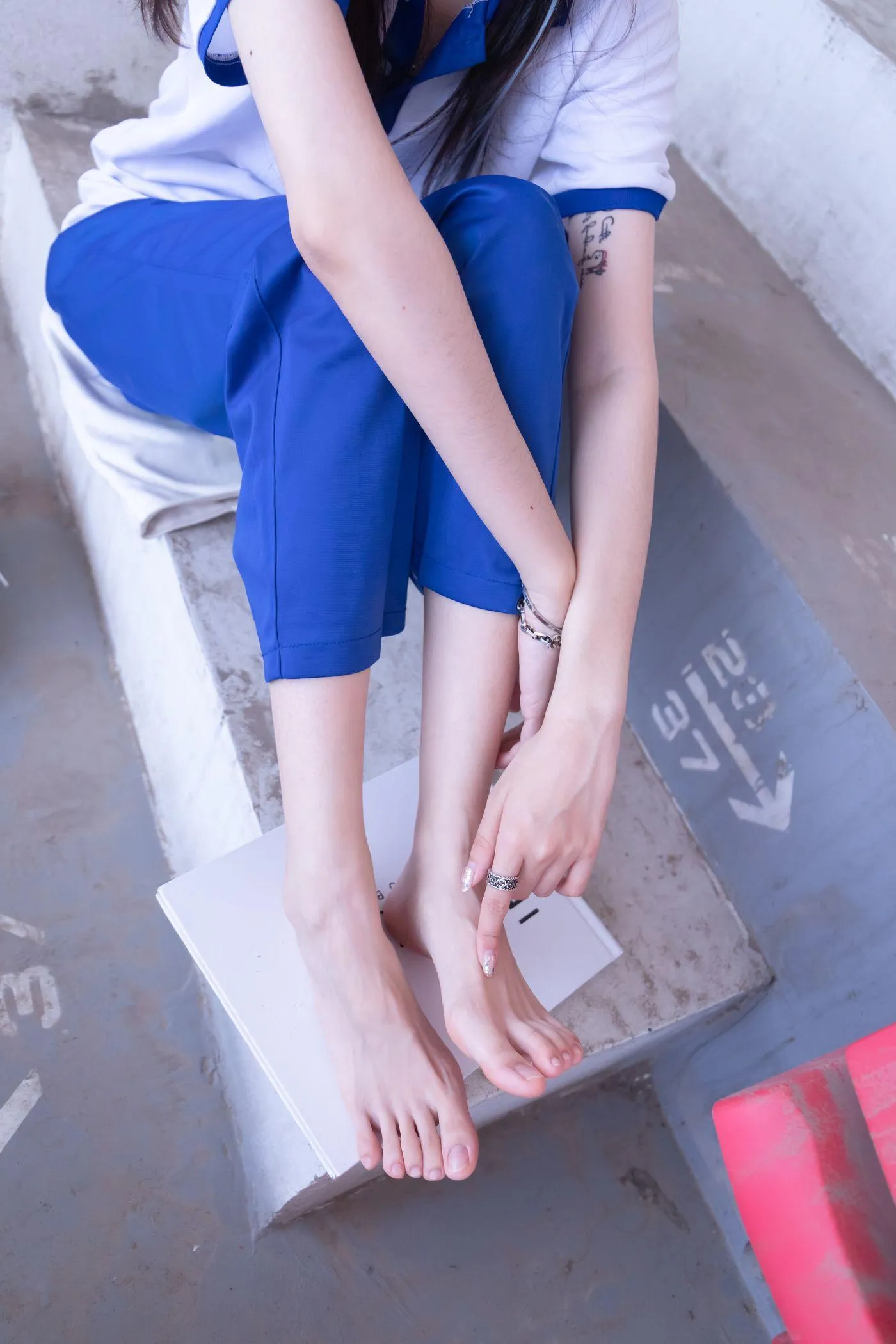 [BoBoSocks袜啵啵]NO.002 稚予-校服、贝壳头、白棉袜、裸足 [139P]插图9